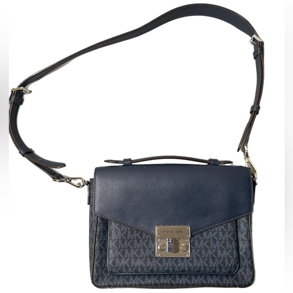 Michael Kors Blue shoulder purse, beautiful on the inside, silver clasp outside - Picture 2 of 10